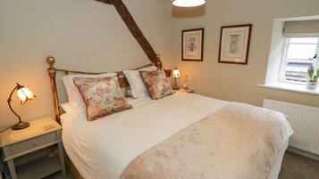 2 Schlafzimmer, individuell dekoriert, individuell eingerichtet