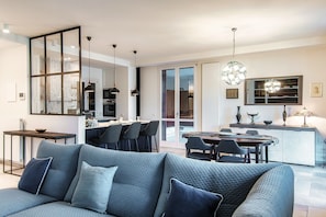 Apartment, Lake View | Living area | Flat-screen TV - Blue Stay (Faggeto Lario)