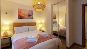 3 habitaciones, tabla de planchar con plancha, cuna de viaje y wifi