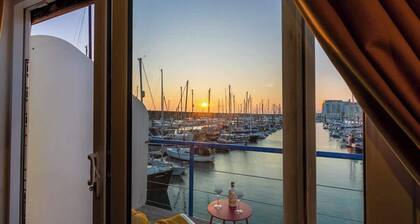 The Marina retreat -free parking