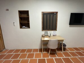 Desk, free WiFi - Sunshine music Traditional guest house (Jinsha)