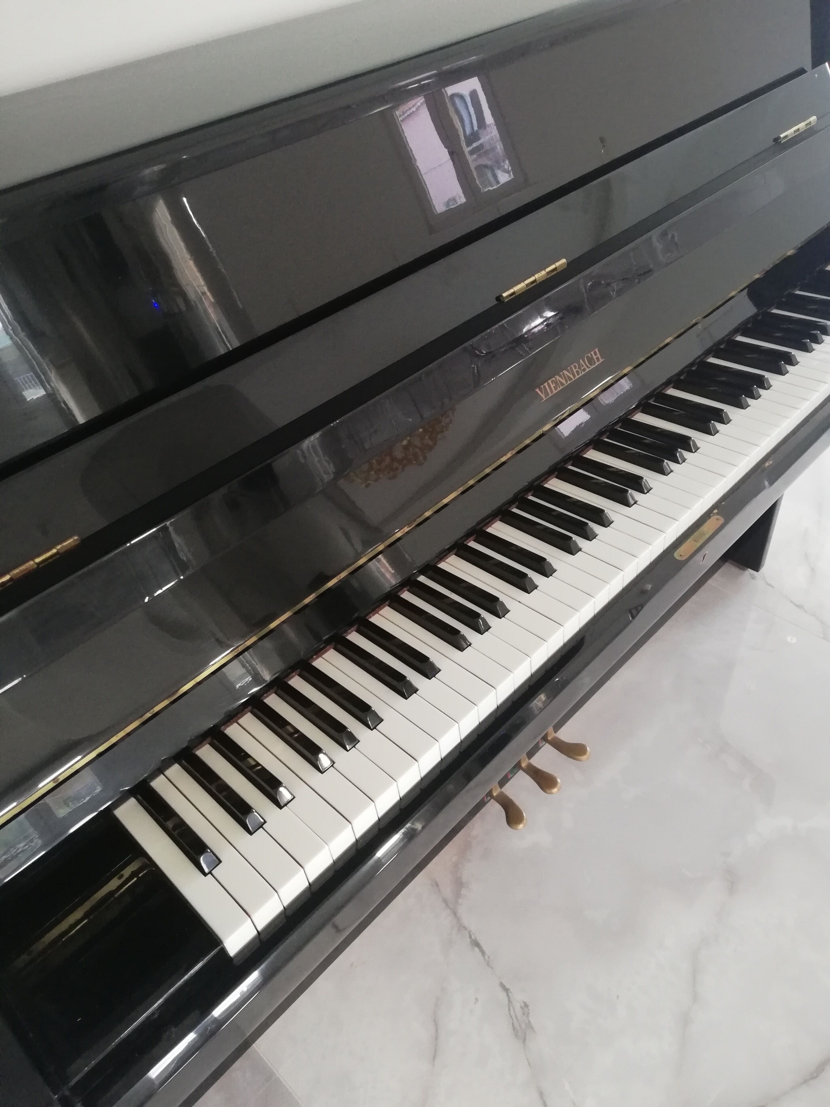 A black upright piano with a glossy finish and the brand name 'YOUNGBACH' visible on the side.