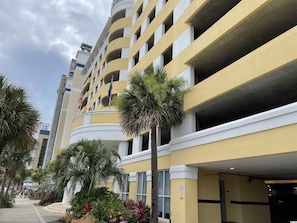 Exterior - Oceanfront 3BR/2BA - Lazy River and Pools Resort (Myrtle Beach)
