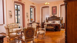 Premium bedding, individually decorated, individually furnished - Casa Colonial Quito (Quito)