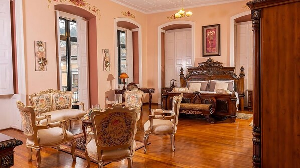 高級寢具、獨特裝潢、布置獨特、筆電工作空間