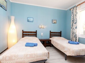 2 bedrooms, travel cot, free WiFi