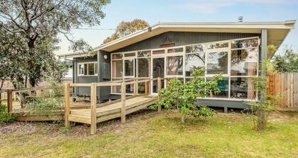 The Beach Shack - Retro beach shack close to town and beach.