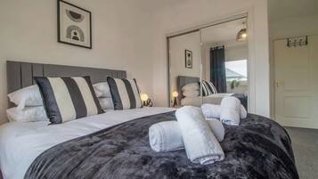 Iron/ironing board, free WiFi, bed sheets