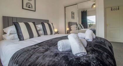 Park View - 2 bed flat with parking in Motherwell