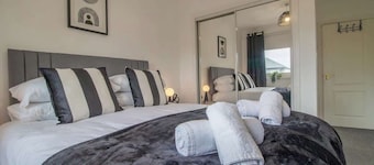 Park View - 2 bed flat with parking in Motherwell