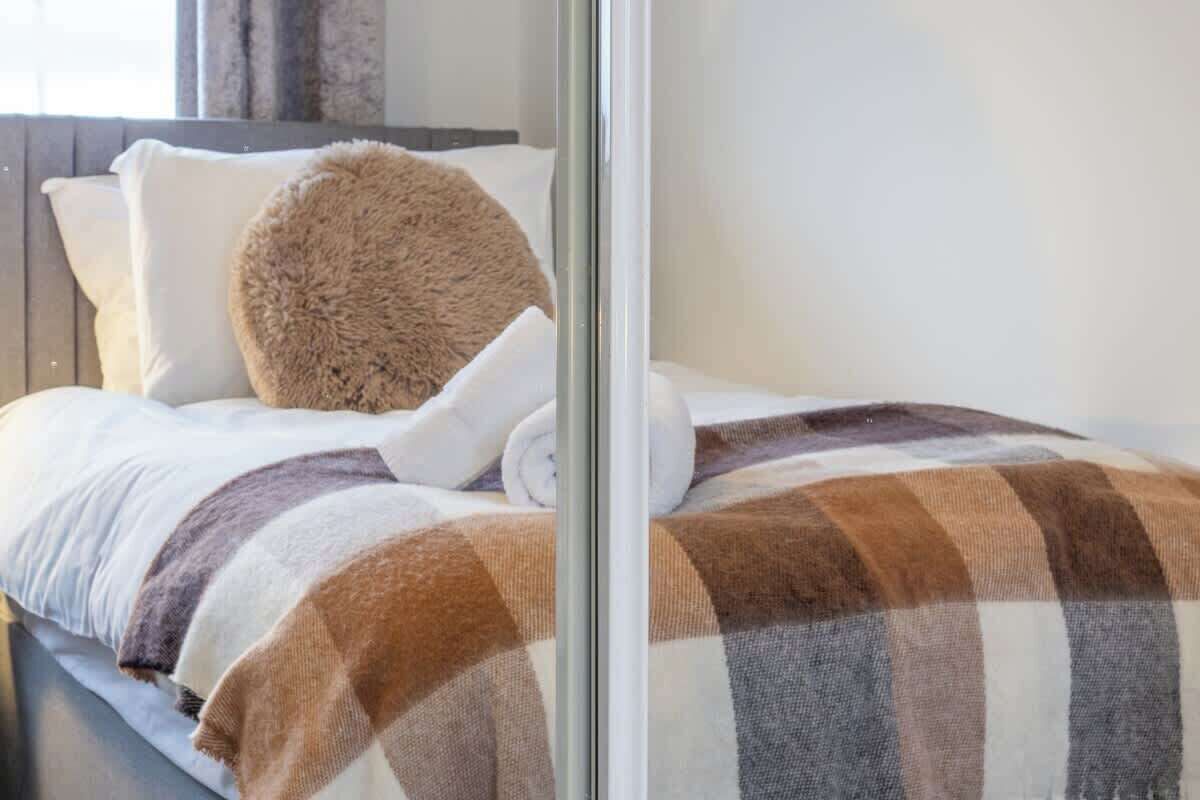 2 bedrooms, iron/ironing board, free WiFi, bed sheets