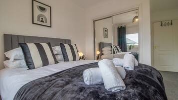 2 bedrooms, iron/ironing board, free WiFi, bed sheets