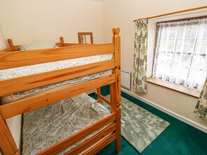 2 quartos, individualmente decorados, individualmente mobiliados