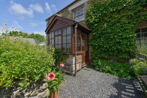 Cottage | Exterior detail