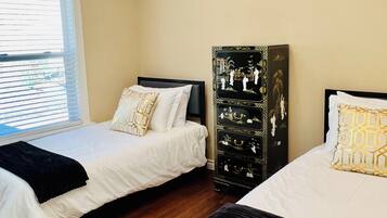 3 slaapkamers, een strijkplank/strijkijzer, reisbedje, wifi