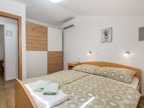 2 camere, culla da viaggio, Wi-Fi gratuito