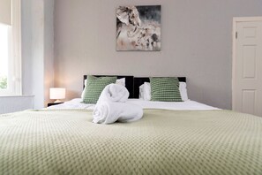 2 chambres, fer et planche à repasser, Wi-Fi gratuit, draps fournis