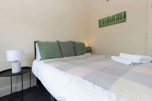 Iron/ironing board, free WiFi, bed sheets