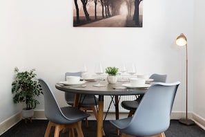 Dining - Comfortable and spacious home. FREE Parking. (Gateshead)