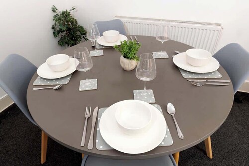 Spacious 2 Bedroom Home Near Newcastle City Centre