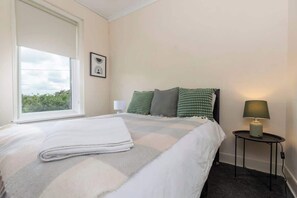 2 chambres, fer et planche à repasser, accès au Wi-Fi (inclus)