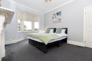 2 chambres, fer et planche à repasser, Wi-Fi gratuit, draps fournis