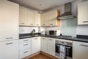 Fridge, microwave, oven, stovetop - Beautiful and modern home. FREE Parking. (Bedford)