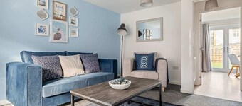Beautiful and modern home. FREE Parking.