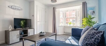 Stylish 3 Bedroom Home With 2 Bathrooms and Free Parking