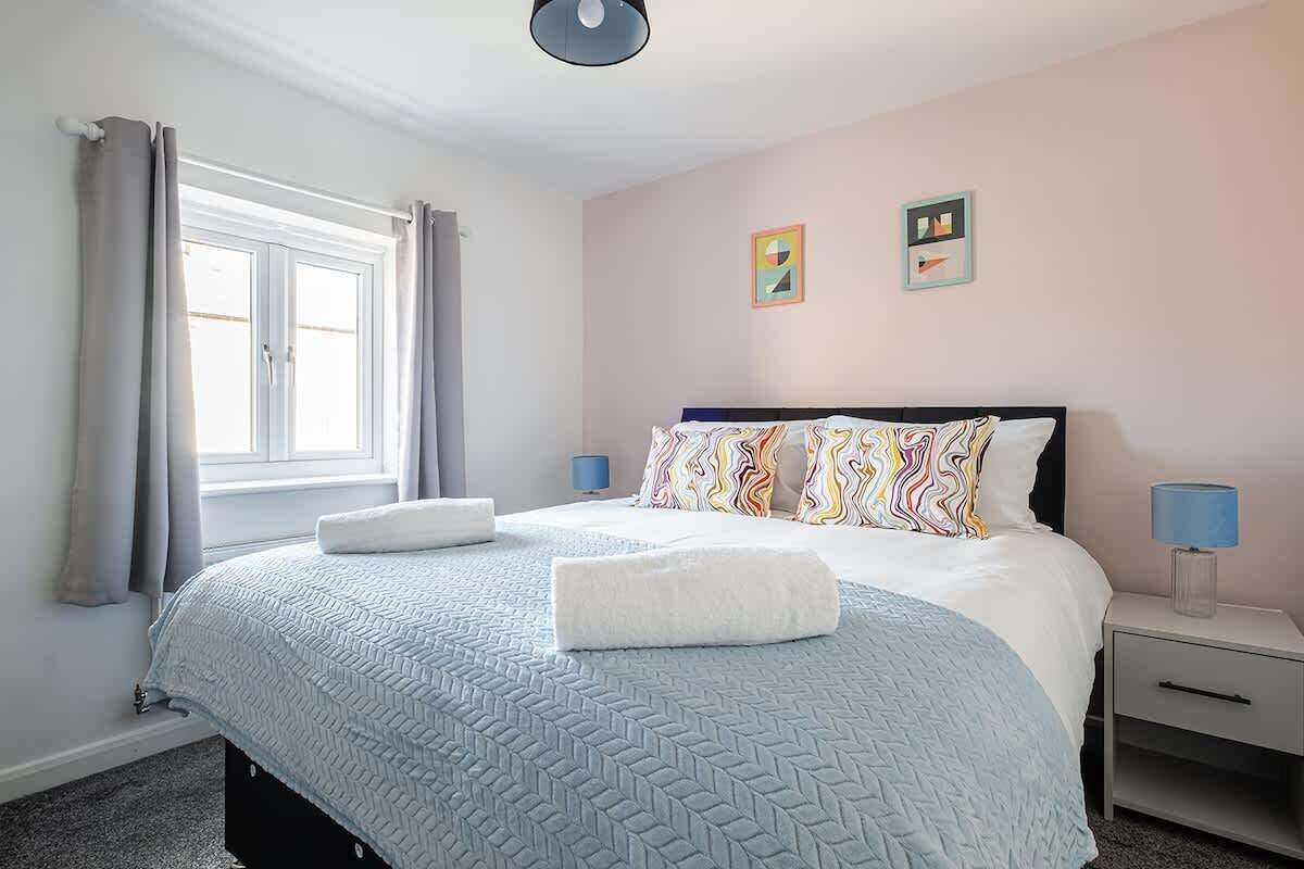 3 dormitorios, tabla de planchar con plancha, wifi gratis y ropa de cama