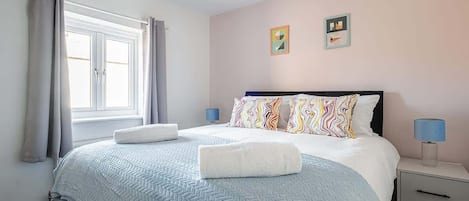 3 makuuhuonetta, silitysrauta/-lauta, ilmainen Wi-Fi, vuodevaatteet