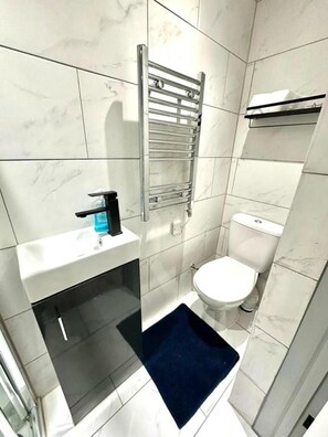Douche, serviettes fournies