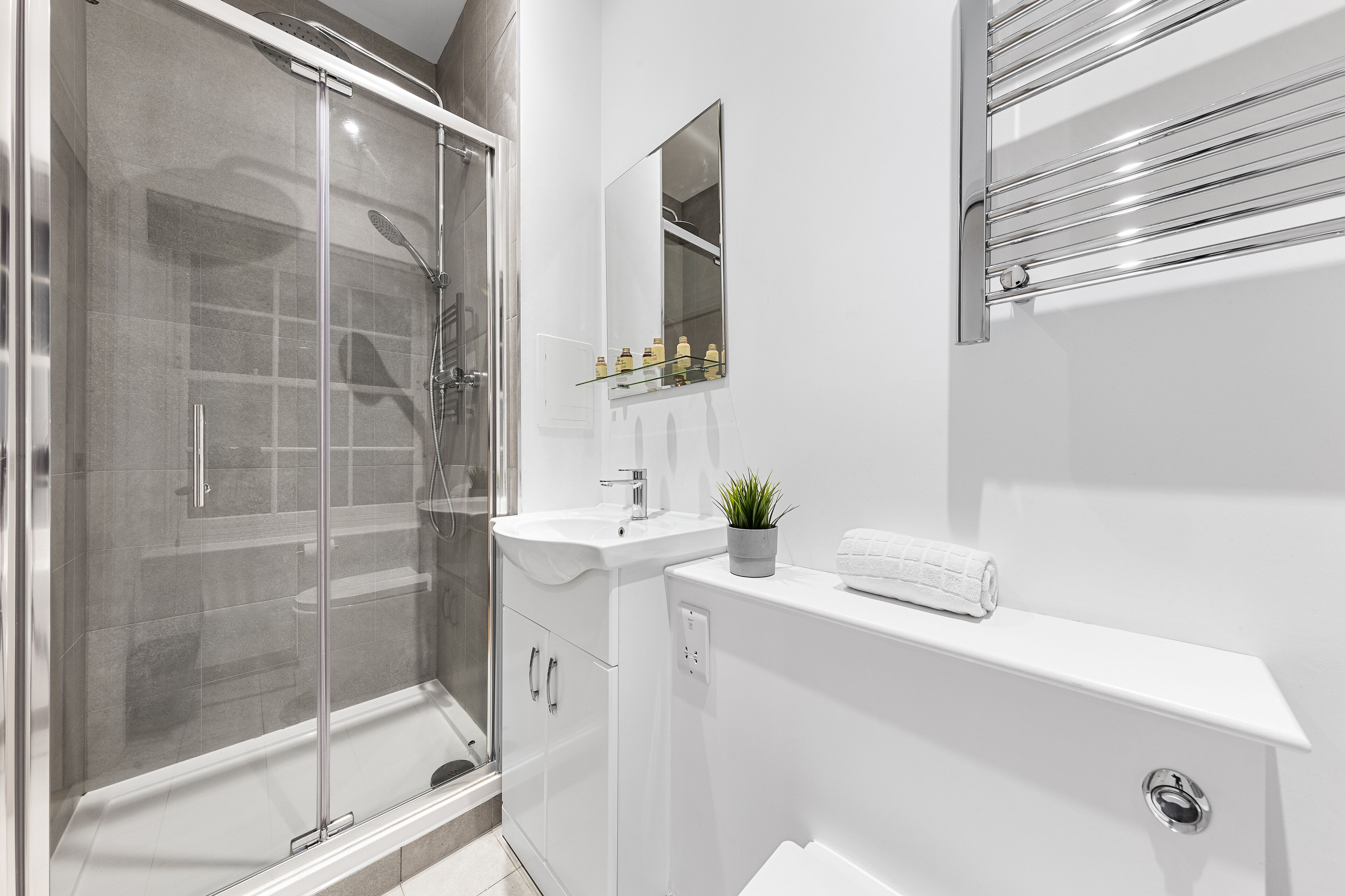 Ferienhaus | Badezimmer | Dusche, Handtücher