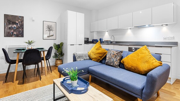 House | Living area - One Bed Apartment in Staines Tw18 (Staines)