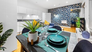 House | Dining - One Bed Apartment in Staines Tw18 (Staines)