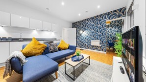House | Living area - One Bed Apartment in Staines Tw18 (Staines)