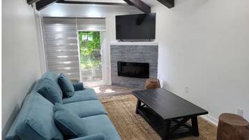 Télévision, cheminée