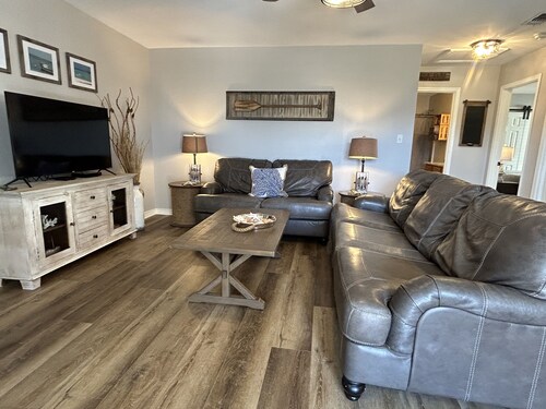 Newly renovated close to Navarre Beach