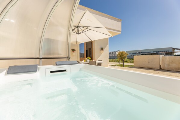 Bain à remous extérieur