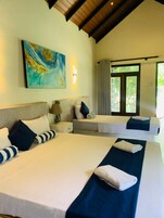 Minibar, muebles diferentes, wifi gratis y ropa de cama