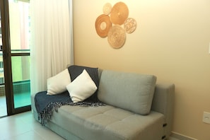 Basic-Apartment | Wohnbereich | Fernseher
