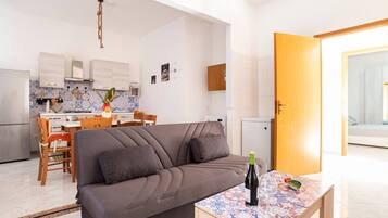 Villa, 2 Bedrooms, Smoking, Patio | Dining