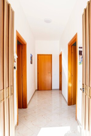 Villa, 2 soverom, røyk, terrasse | 3 soverom og lydisolert