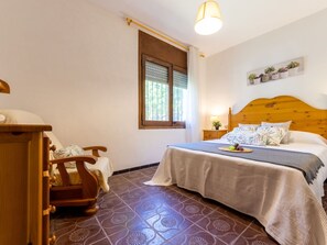 2 habitaciones, tabla de planchar con plancha y cuna de viaje 