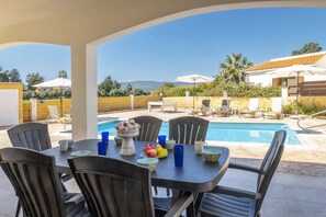 Outdoor dining - Villa Hector by Villa Plus (Poli Crysochous)
