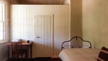 4 bedrooms, free WiFi, bed sheets