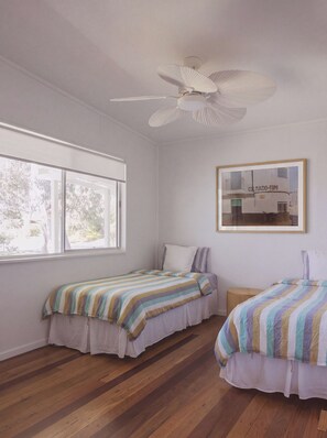 Room - The Lakehouse - absolute waterfront retreat (Wooloweyah)