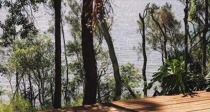 The Lakehouse - absolute waterfront retreat