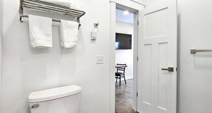 Breckenridge Suites #1 - Charming 1-Bedroom Suite near Grove City Memorial Park