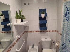 Bathroom - El Deseo, with community pool. (Chiclana de la Fra.)